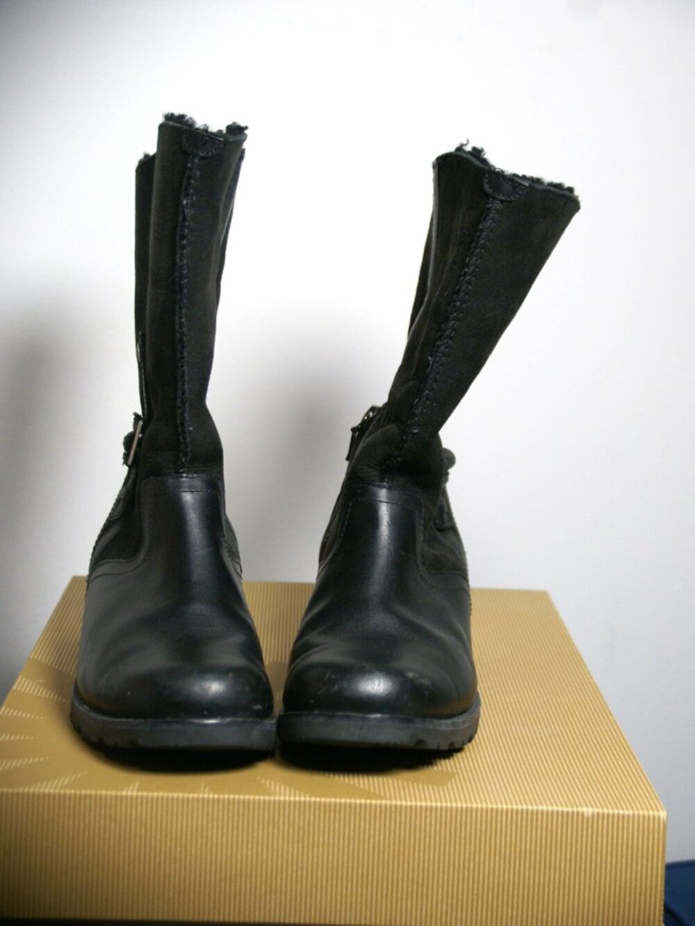 UGG W Bellvue II 1914 W/Black Moto Boots size 6.5 In Original Box (1009)